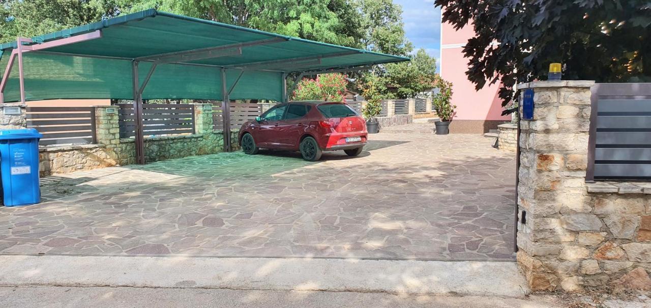 Apartmani Radmila Nova Vas  Екстериор снимка