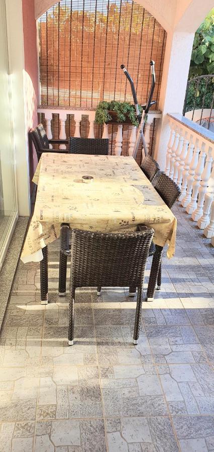 Apartmani Radmila Nova Vas  Екстериор снимка