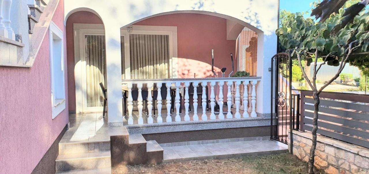 Apartmani Radmila Nova Vas  Екстериор снимка