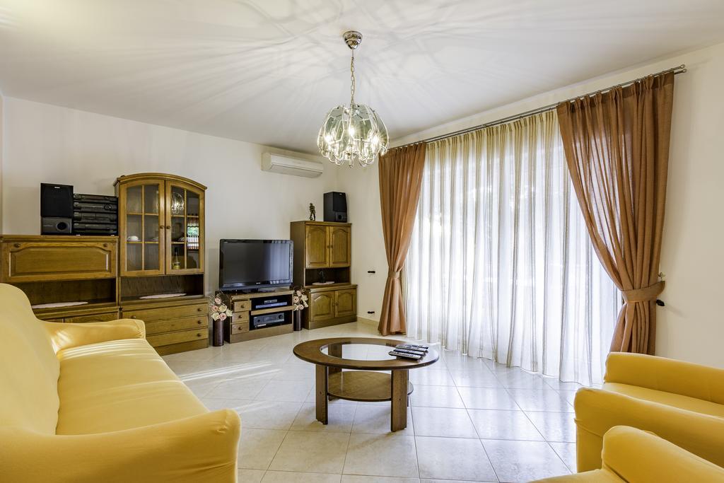 Apartmani Radmila Nova Vas  Екстериор снимка